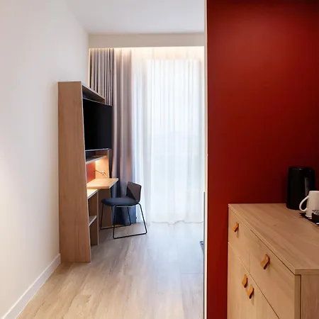 Hotel Hampton By Hilton Stuttgart Airport 3*