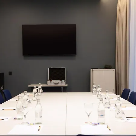 Hotel Hampton By Hilton Stuttgart Airport 3*