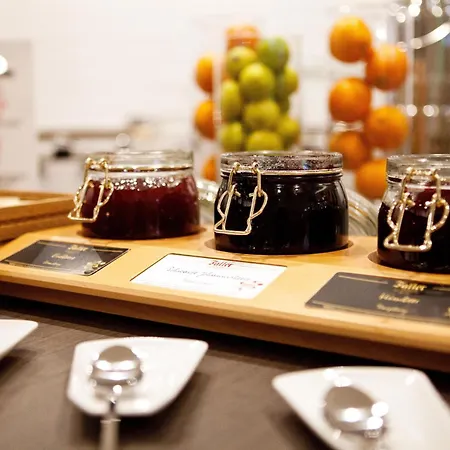Hotel Hampton By Hilton Stuttgart Airport 3*