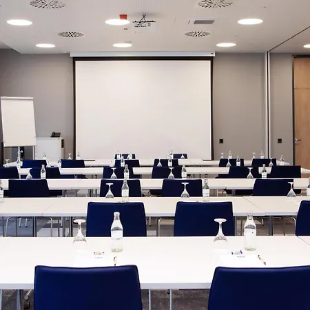 Hampton By Hilton Stuttgart Airport 3*