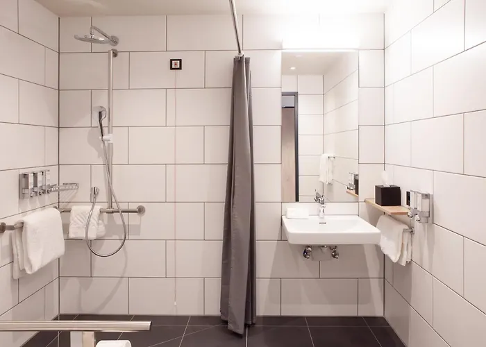 Hotell Hampton By Hilton Stuttgart Airport 3*