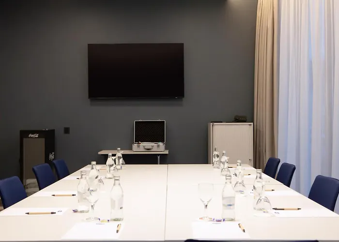 Hotell Hampton By Hilton Stuttgart Airport 3*